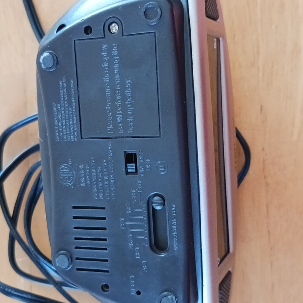 Alarm clock - Picture 3 of 4